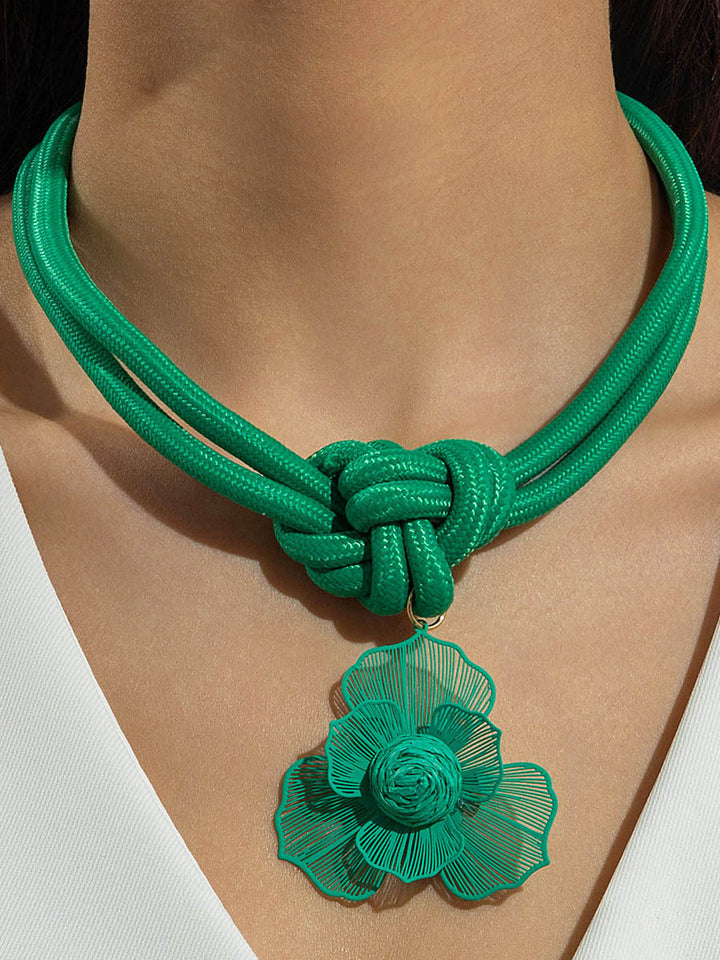Collier géométrique en forme de fleur