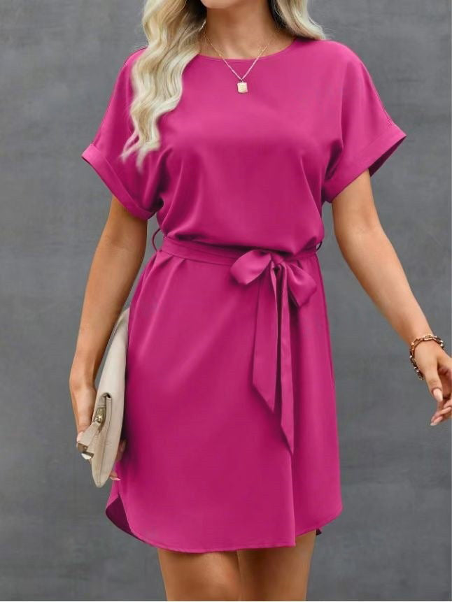 Robe courte ample à manches courtes, à taille nouée, à col rond, couleur unie