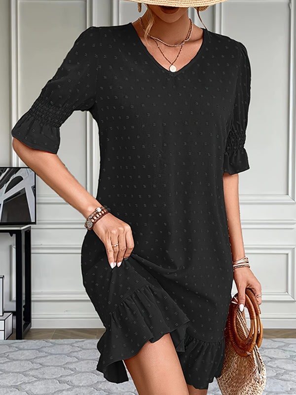 Robe courte plissée coupe trapèze, à manches évasées, à taille élastique, en jacquard, à empiècements, à col en V, couleur unie