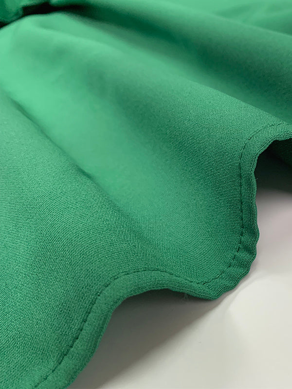 Robe longue plissée coupe trapèze, taille haute, à empiècements, à col rond, couleur unie