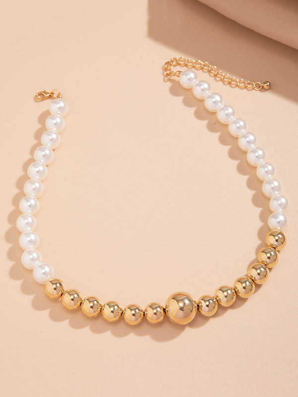 Collier perlé délicat couleur contrastée
