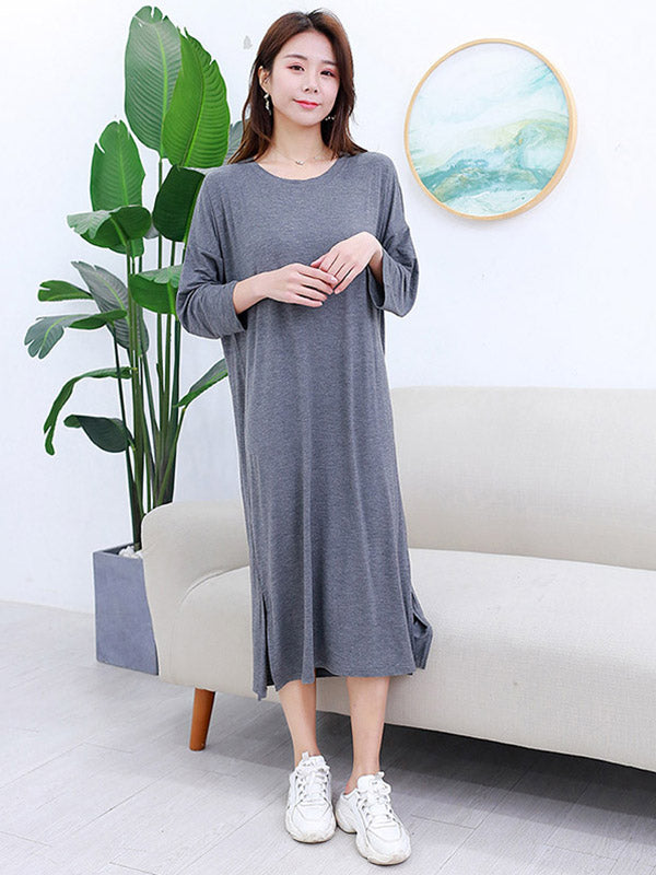 Robe pyjama ample en modal à manches longues et fente sur le côté