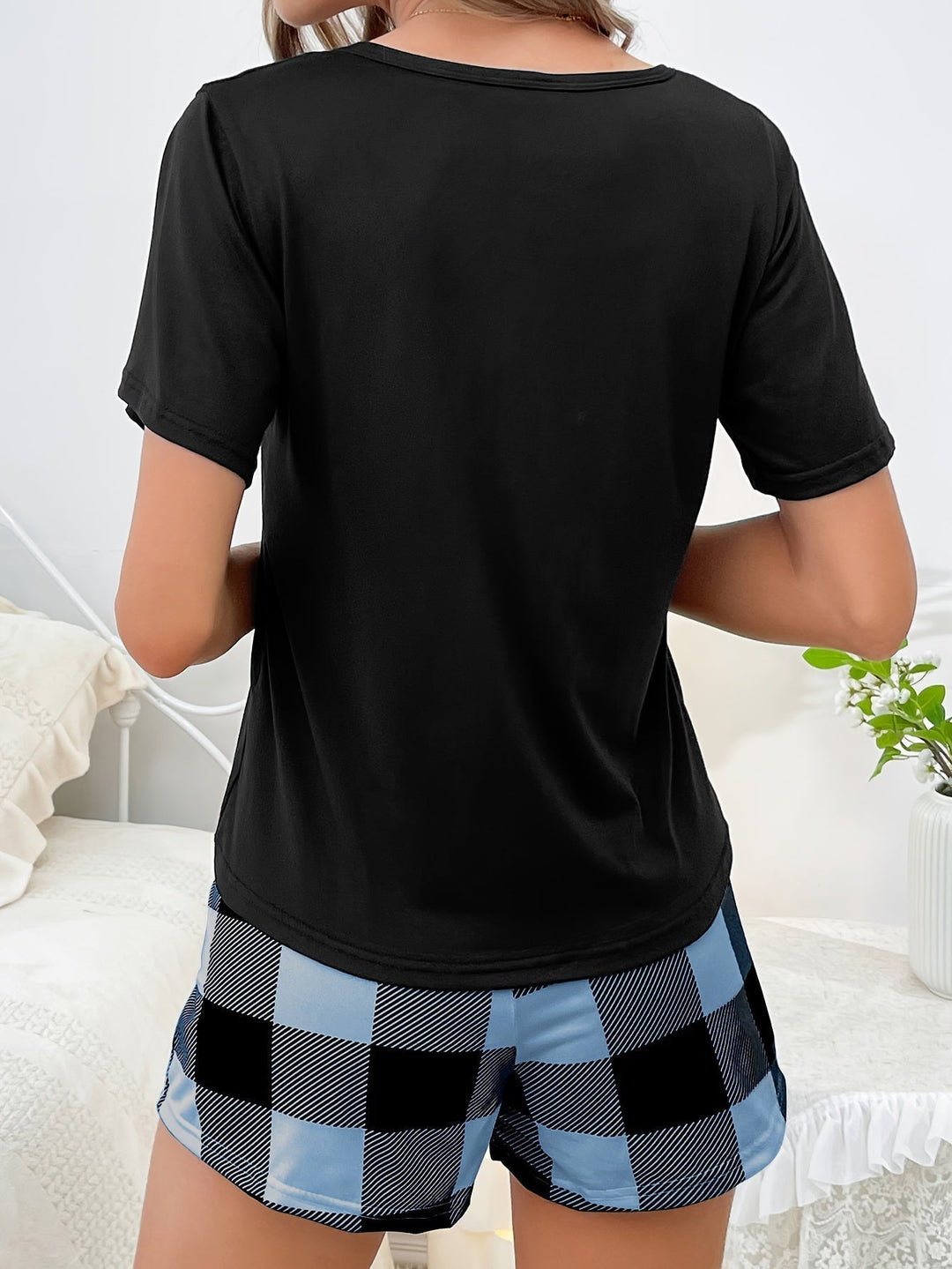 Pyjama d'été pour femmes avec motif à carreaux dans un style décontracté - Ensemble T-shirt et shorts pour la maison