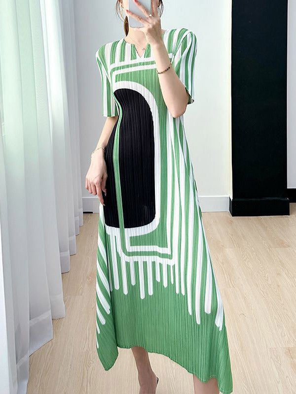 Robe mi-longue ample plissée imprimée coupe trapèze, à col en V