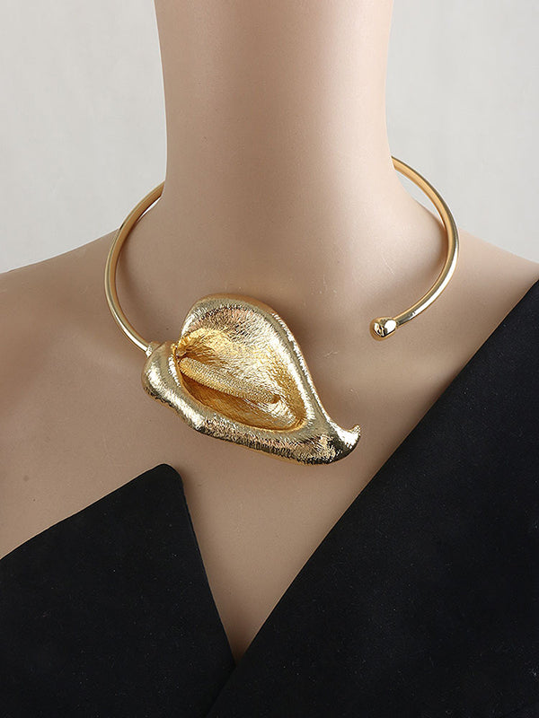Collier en forme de feuilles, couleur unie