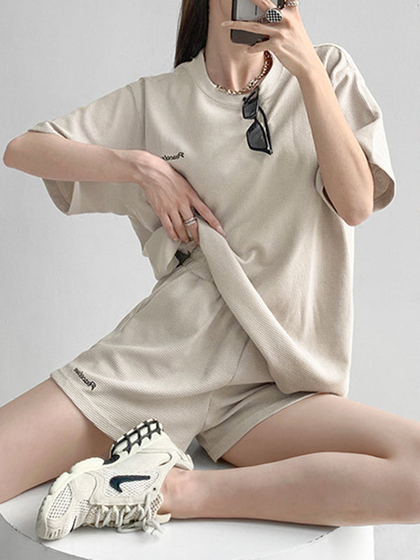 Ensemble deux pièces T-Shirt à manches courtes et col rond fendu + Short à taille élastique