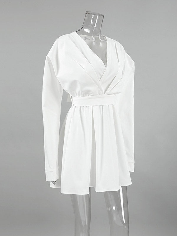 Robe chemise ample plissée à manches longues, à empiècements, à taille nouée, à col en V, couleur unie