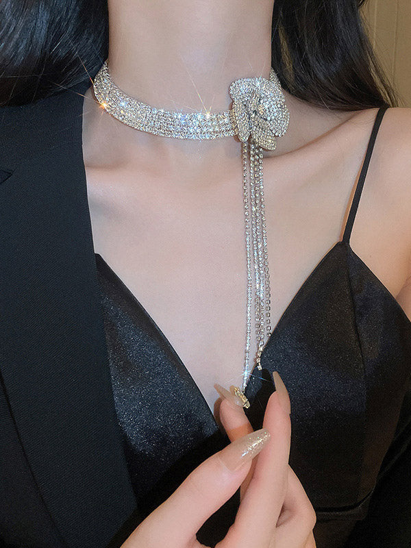 Collier en forme de fleur, à strass, à pompons