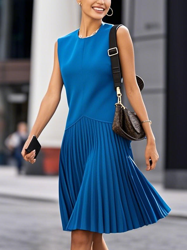 Robe mi-longue ample plissée sans manches, à empiècements, à col rond, couleur unie