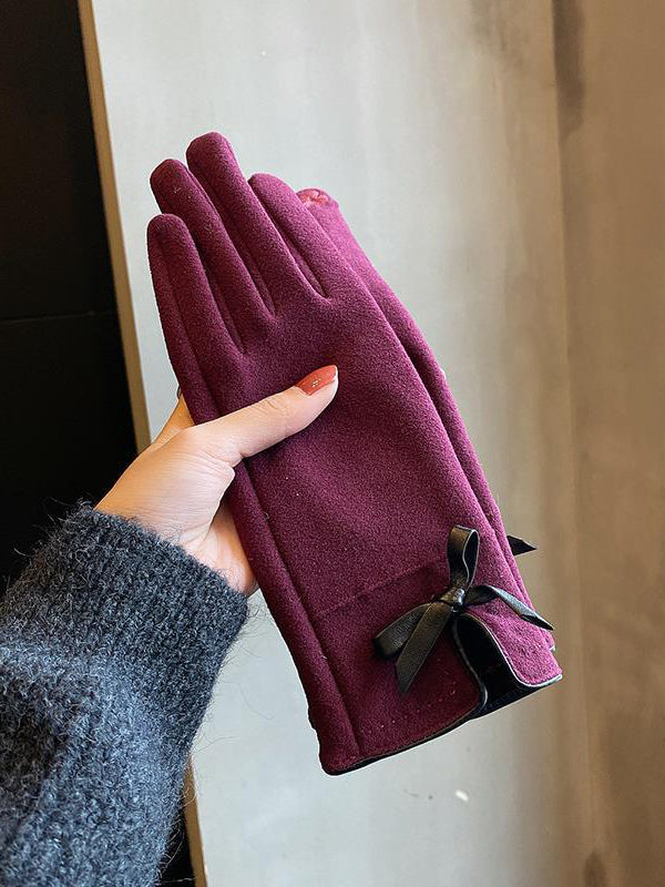 Gants à empiècements ornés d'un nœud