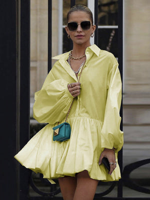 Robe chemise boutonnée à manches bouffantes, à empiècements, à col revers, couleur unie