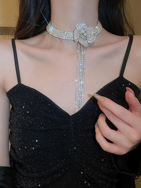 Collier en forme de fleur, à strass, à pompons
