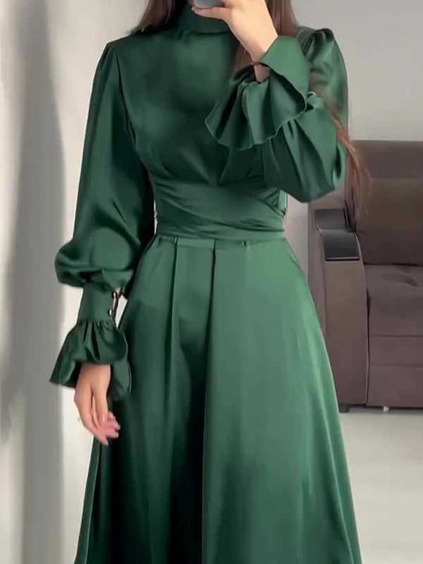 Robe longue plissée coupe trapèze, à manches longues, à taille nouée, à fermeture éclair, à col cheminée, couleur unie