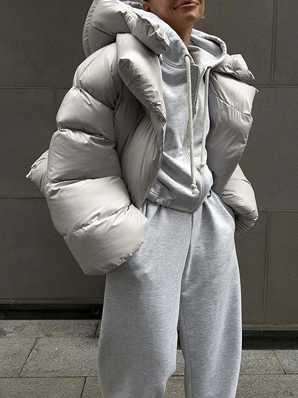 Manteau ample matelassé à manches longues, à empiècements, à capuche, couleur unie