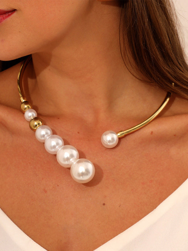 Collier asymétrique perlé géométrique délicat