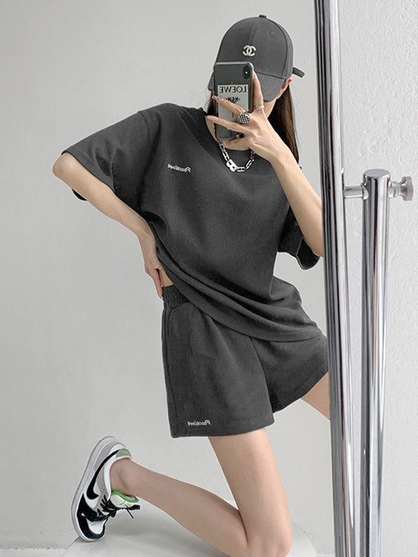 Ensemble deux pièces T-Shirt à manches courtes et col rond fendu + Short à taille élastique