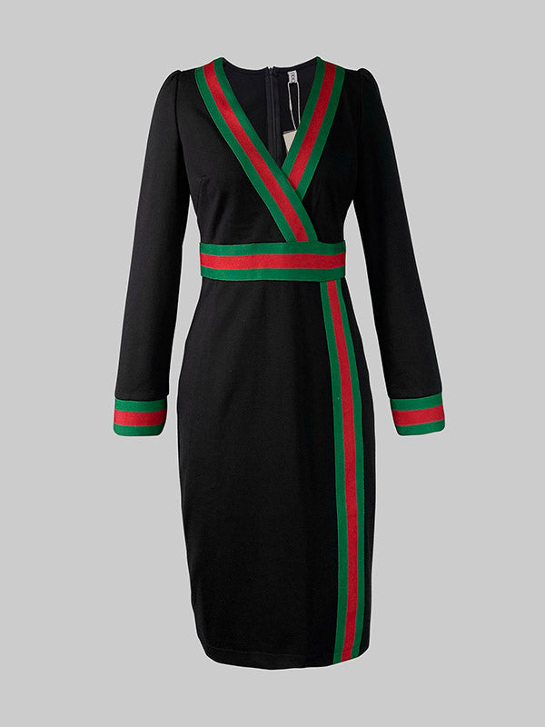 Robe courte rayée à manches longues, à décolleté en V profond