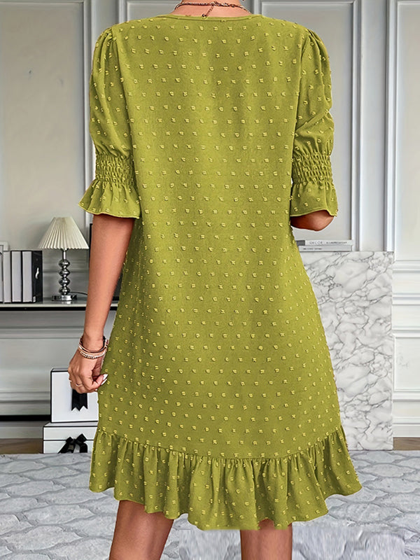 Robe courte plissée coupe trapèze, à manches évasées, à taille élastique, en jacquard, à empiècements, à col en V, couleur unie