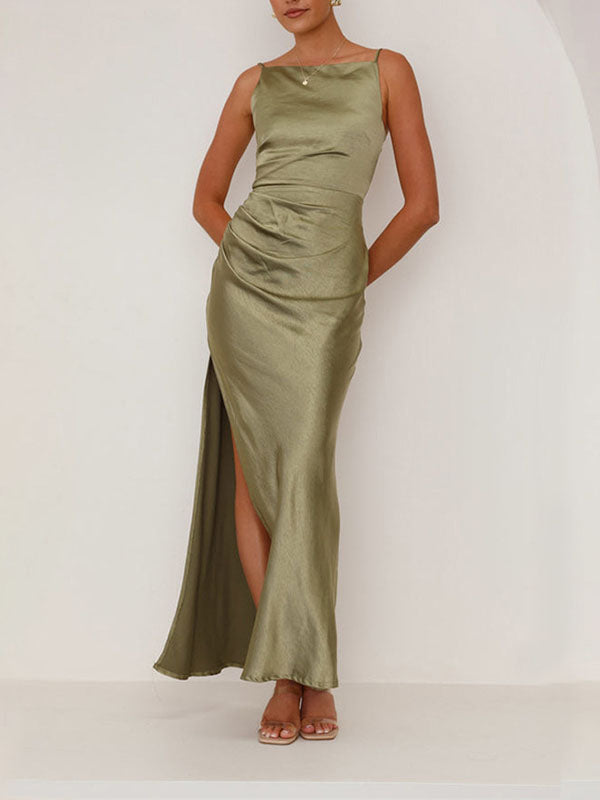 Robe mi-longue plissée fendue sur le côté sans manches, à empiècements, à fines bretelles, couleur unie