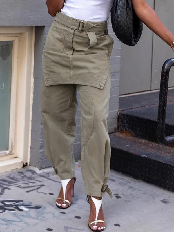 Pantalon ample à boucle, à empiècements, couleur unie