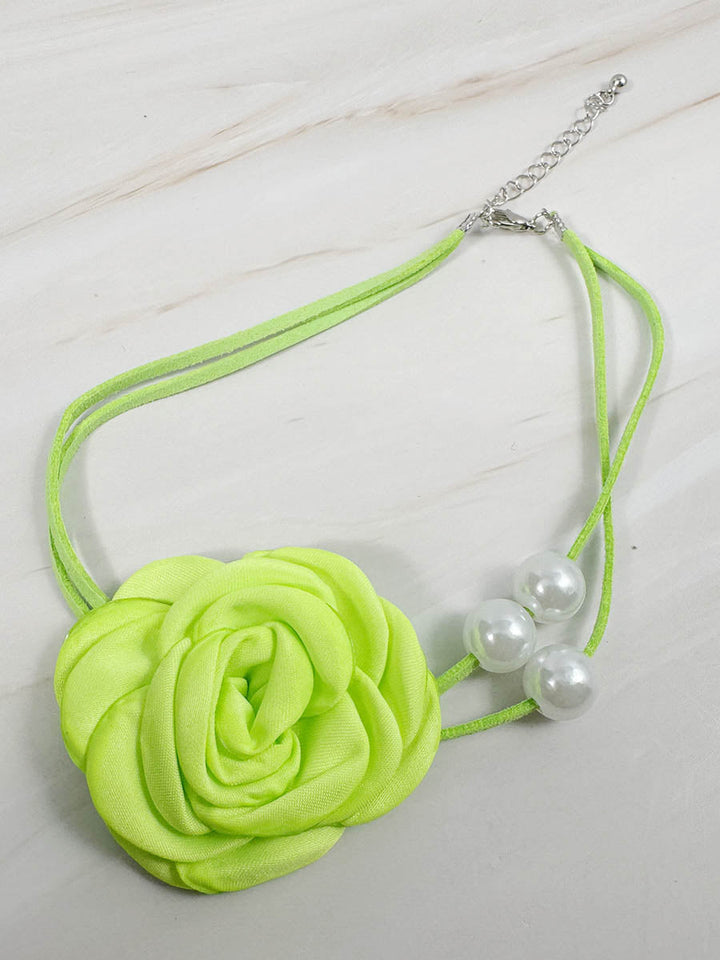 Collier à fleurs en 3D