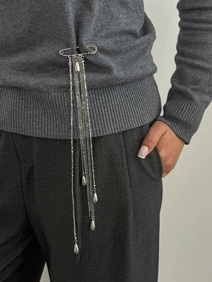 Broche à pompons, en forme de goutte