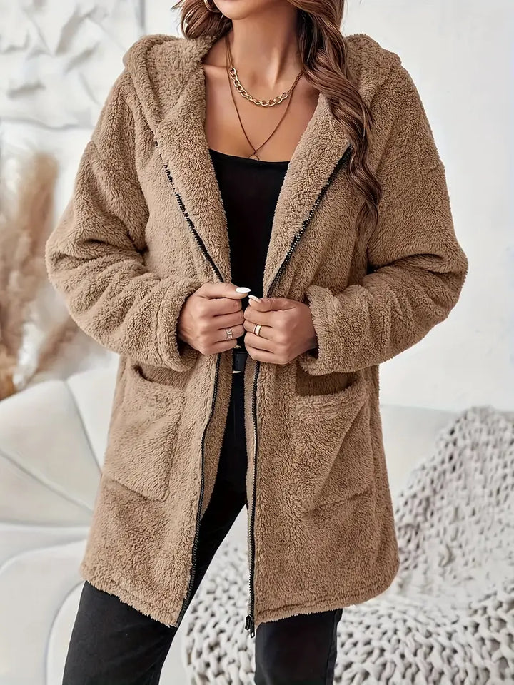 Manteau à capuche en peluche avec poches à patchs et fermeture éclair élégante pour femmes | STYLE, CONFORT, CHALEUR
