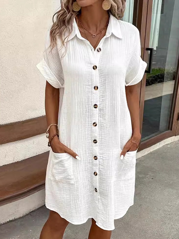 Robe chemise ample plissée à manches courtes, à empiècements, à col revers