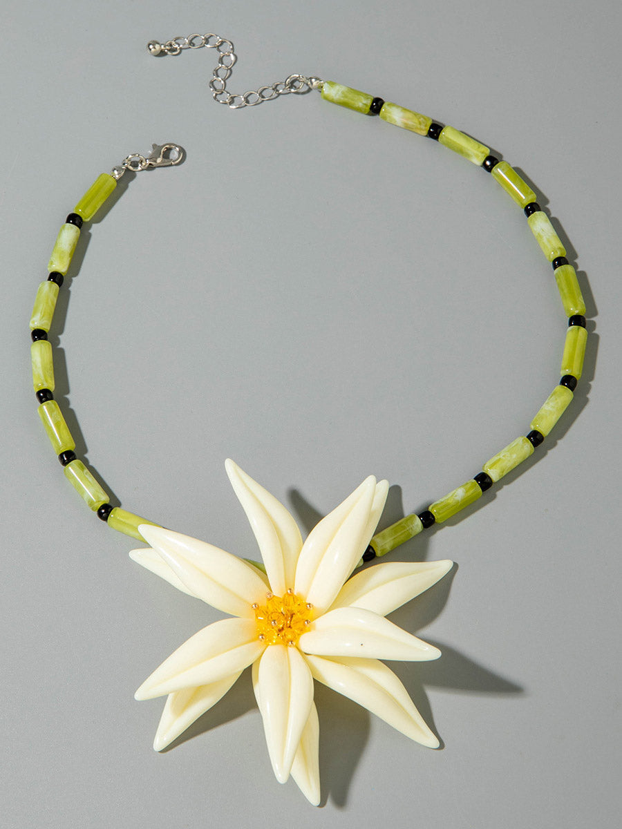 Parure collier et boucles d'oreilles pendantes en forme de fleur