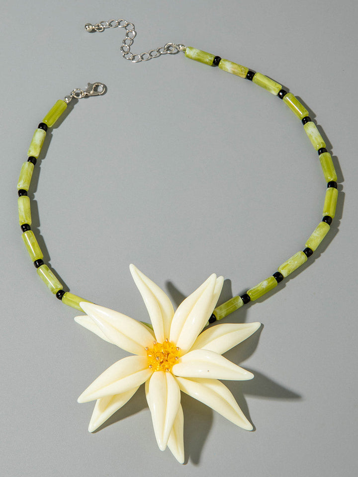 Parure collier et boucles d'oreilles pendantes en forme de fleur