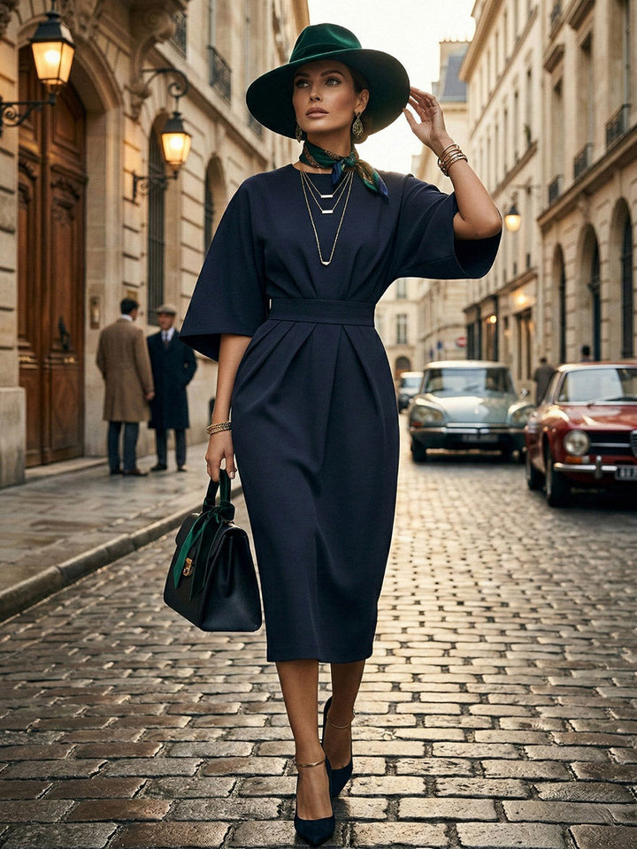 Robe mi-longue plissée à manches chauve-souris, à taille élastique, à empiècements, à col rond, couleur unie