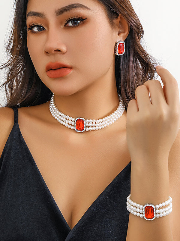 Parure bracelet, collier et boucles d'oreilles géométrique superposée à strass