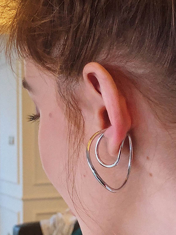 Boucles d'oreilles torsadées chic et irrégulières de couleur unie