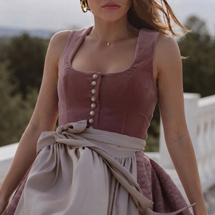 Greta - Dirndl élégant avec décolleté marqué