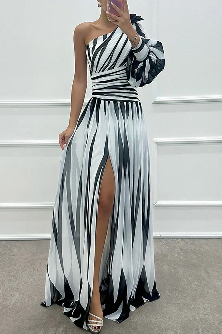 Katrina | Robe de mariée maxi asymétrique à épaule dénudée