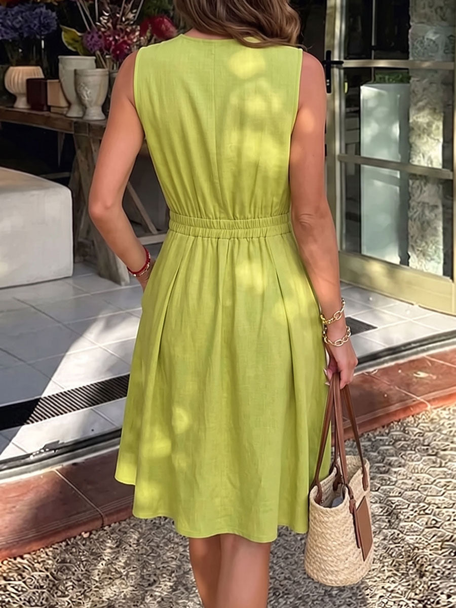 Robe courte plissée coupe trapèze, sans manches, à poches, à fermeture éclair, à col rond, couleur unie