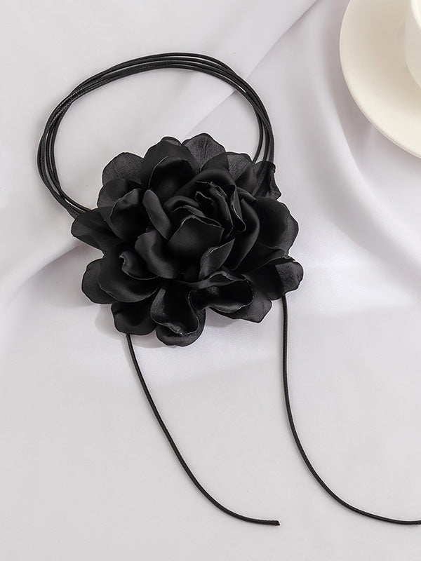 Collier délicat en forme de fleur, à lacets