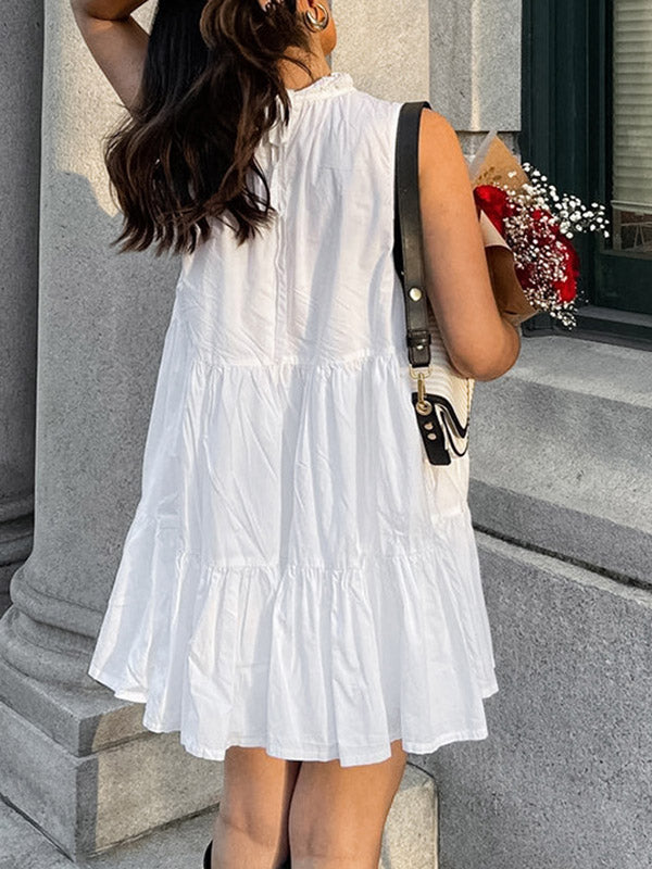 Robe chemise ample plissée volantée coupe trapèze, à empiècements, à col rond, couleur unie