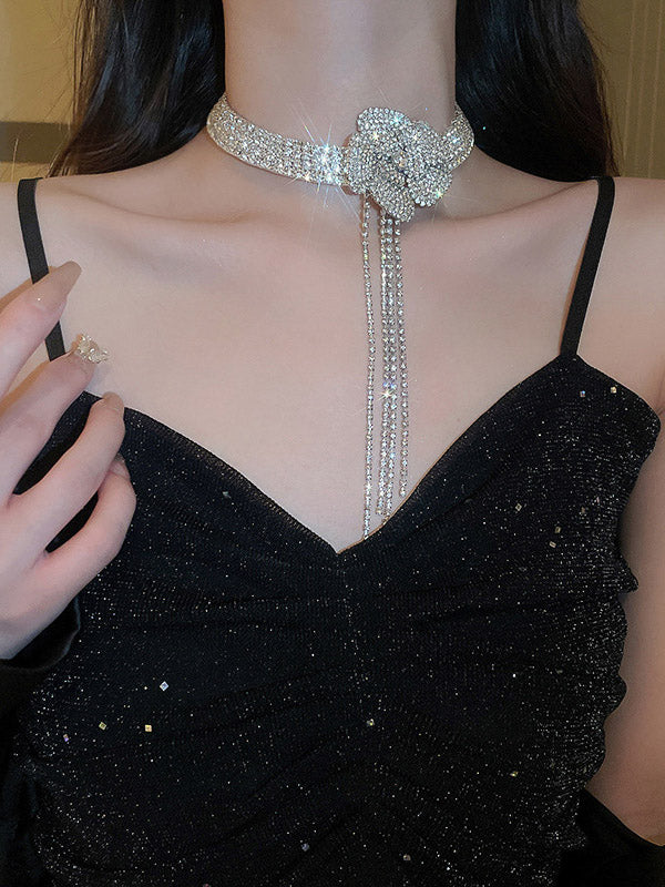 Collier en forme de fleur, à strass, à pompons
