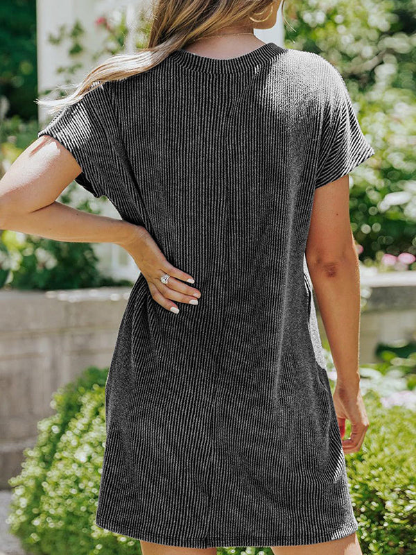 Robe courte ample rayée coupe trapèze, à poches, à empiècements, à col rond, couleur contrastée