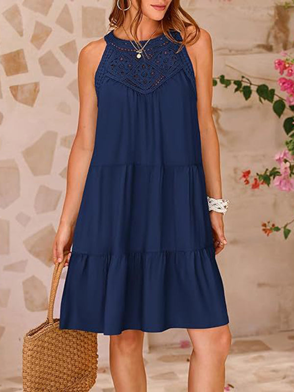 Robe courte ample ajourée plissée coupe trapèze, à empiècements, à col rond, couleur unie