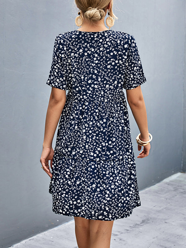 Robe courte à manches courtes, à imprimé floral, à empiècements, à col en V