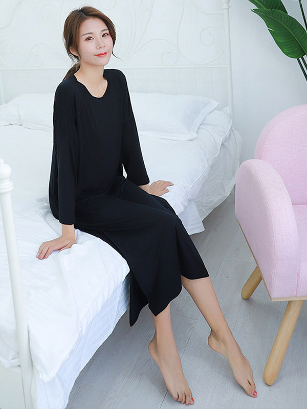Robe pyjama ample en modal à manches longues et fente sur le côté