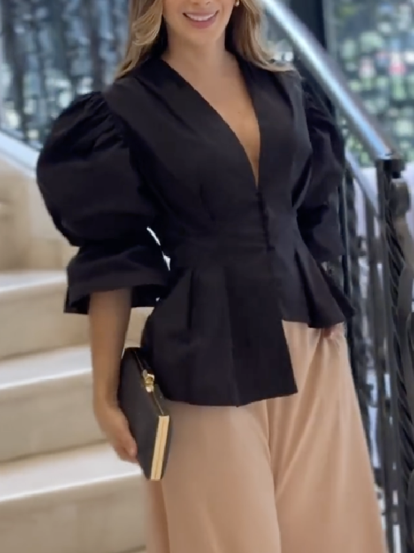 Chemisier asymétrique boutonné à ourlet plongeant, à manches bouffantes, à décolleté en V profond, couleur unie