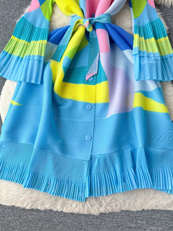 Robe mi-longue ample plissée à manches évasées, avec ceinture, couleur contrastée