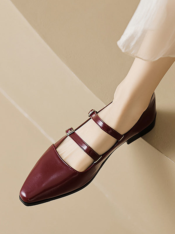 Chaussures plates à empiècements et bout pointu avec boucle de ceinture Mary Janes
