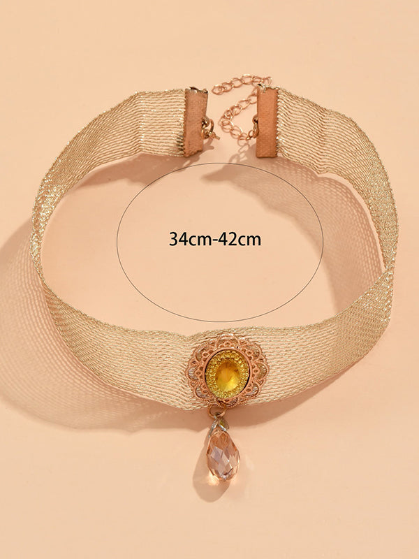 Collier géométrique ajouré brillant délicat à empiècements