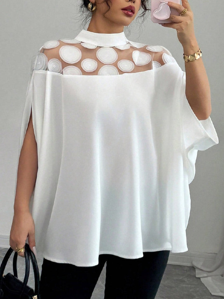 Blouse style cape ample, plissée et transparente, motif géométrique, à col roulé court, couleur unie