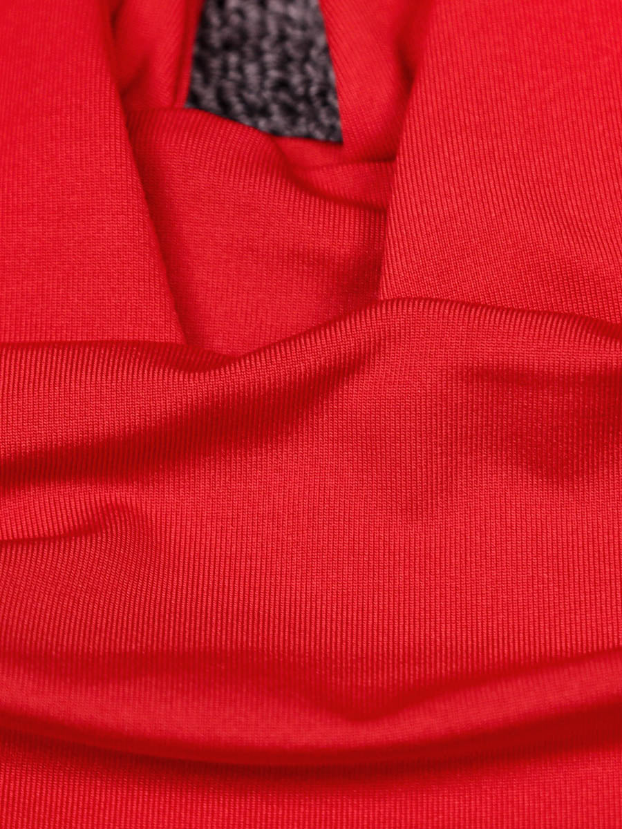 Robe courte plissée coupe trapèze, à taille élastique, dos nu, à empiècements, à décolleté en V profond, couleur unie