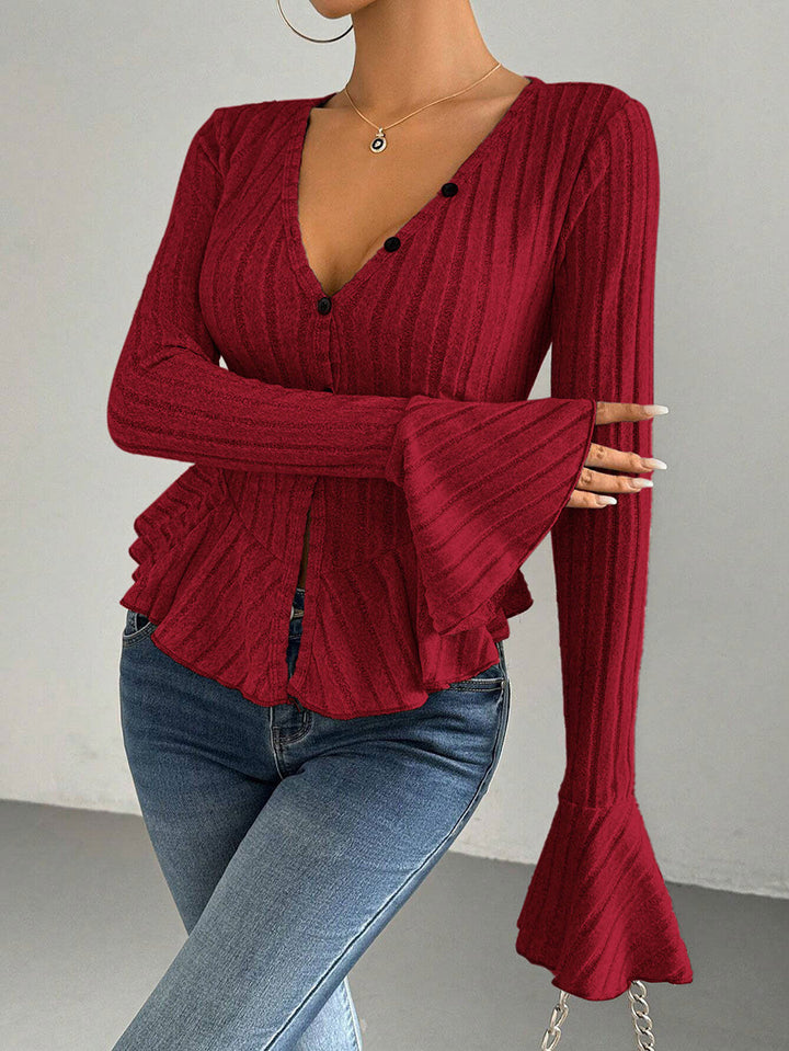 T-shirt boutonné volanté à manches évasées, à manches longues, à empiècements, à décolleté en V profond, couleur unie
